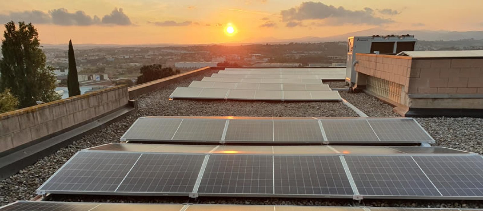 Foto-parc-fotovoltaic-posta-de-sol-2-845x371-1